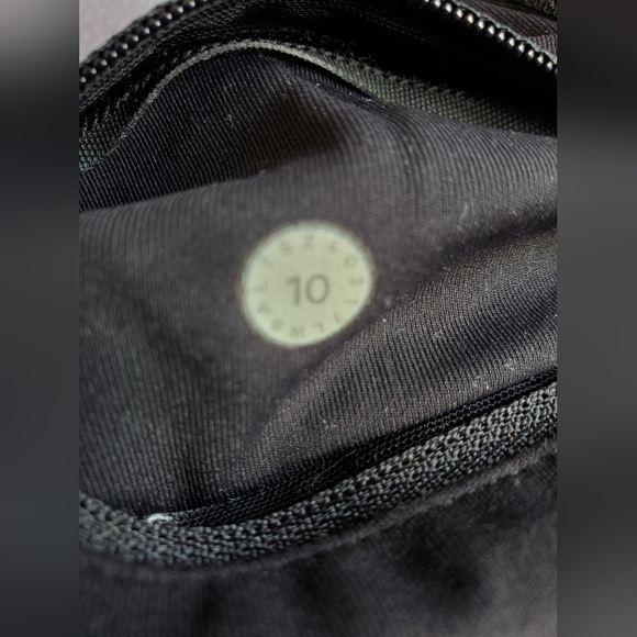Lululemon 3/4 length leggings size 10 BLACK - Picture 4 of 4